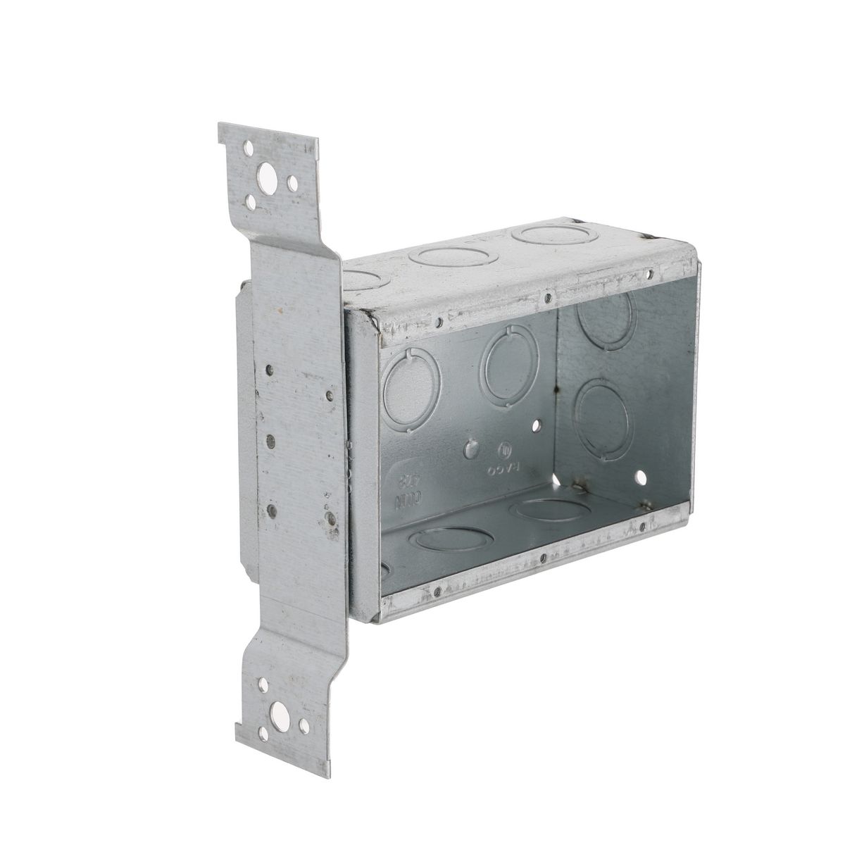 RAC 686 3-GANG SW BOX 2-1/2DP FM-BRKT 1/2-3/4 KO